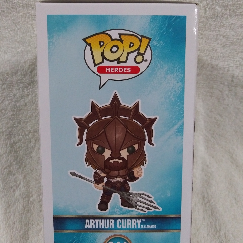 Funko Pop Arthur Curry as Gladiator - Picture 3 of 5